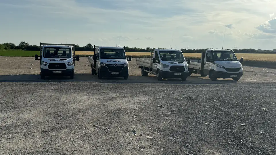 Čtyři valníková nákladní auta Konkret Line — vlastní doprava pro dodávky